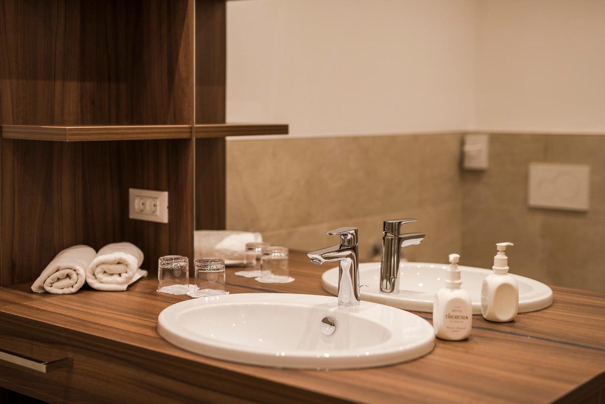 Hotel Theresia ซานเลโอนาร์โด อิน ปาซีเรีย ภายนอก รูปภาพ