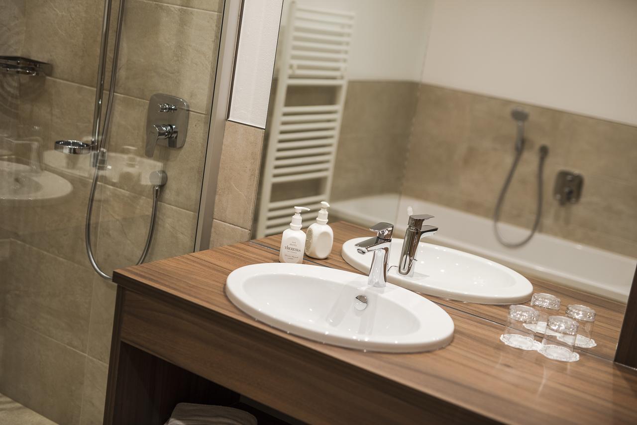 Hotel Theresia ซานเลโอนาร์โด อิน ปาซีเรีย ภายนอก รูปภาพ